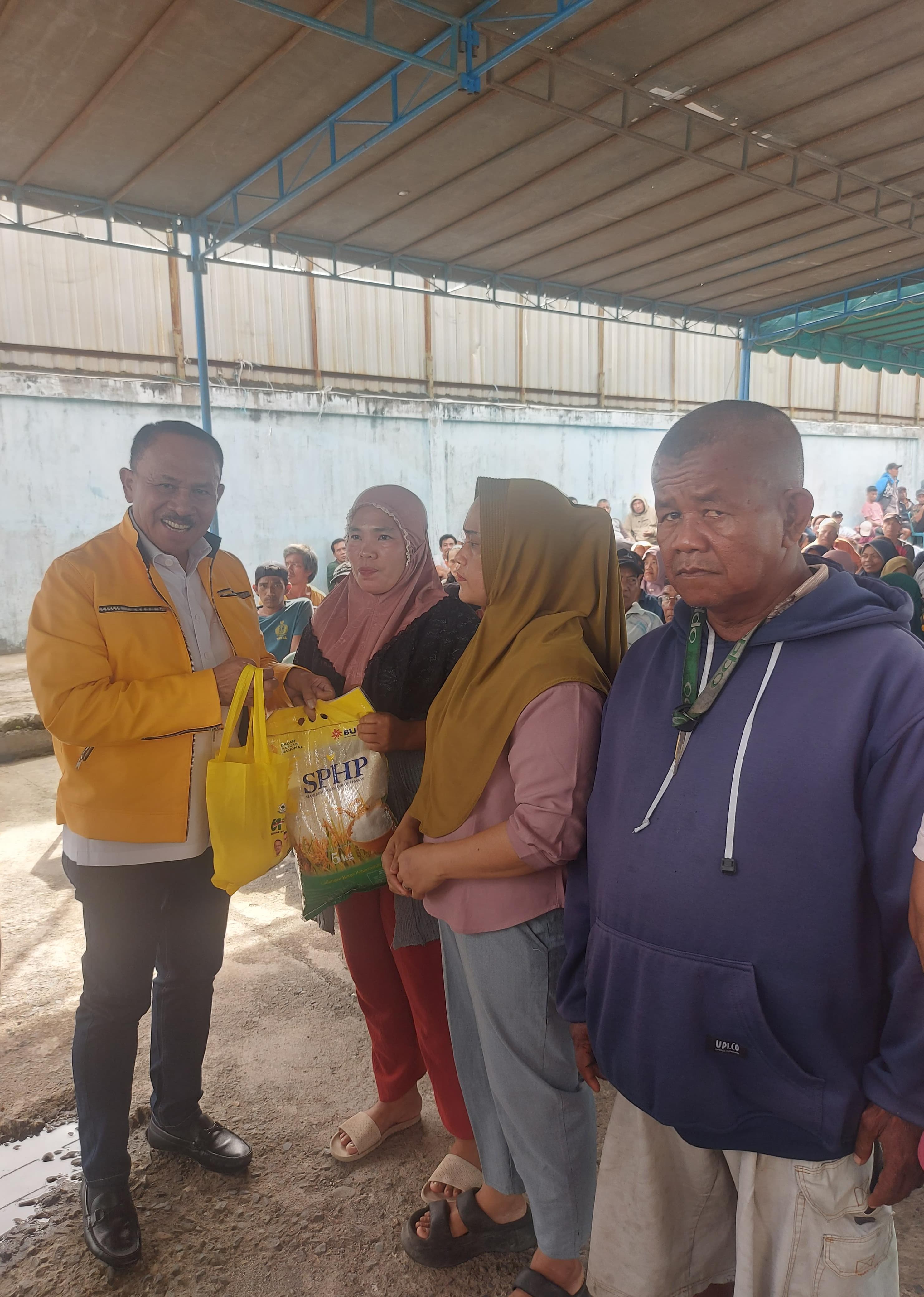 Reses DPR RI Tahun Sidang I Sekaligus Bakti Sosial Dalam Rangka Memperingati Hari Ulang Tahun Partai Golkar  ke-61 Tahun.