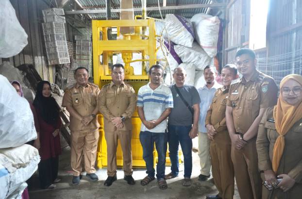 Pemerintah Kabupaten Asahan melalui Dinas Koperasi, Perdagangan, dan Perindustrian menyalurkan bantuan sarana dan prasarana industri